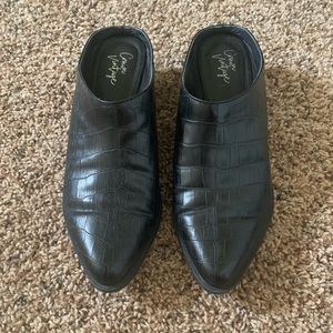 Black shoes. Women’s, for work or casual.